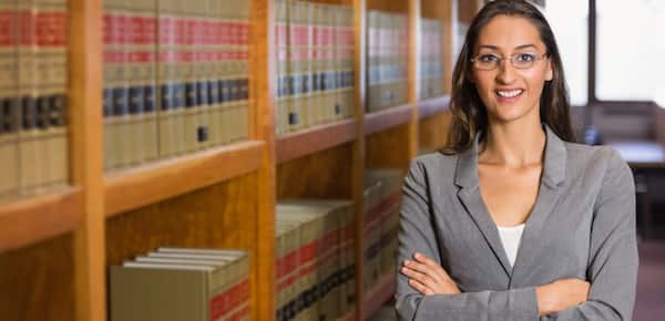 Tem FIES para Direito? Descubra