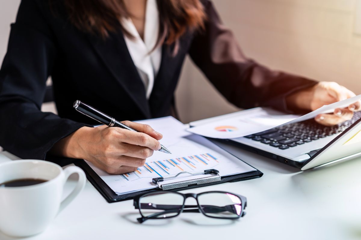 Administração Pública: o que é, onde atuar, salário e formação exigida